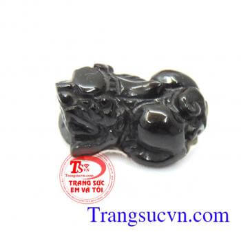 Tỳ hưu obsidian mông cong