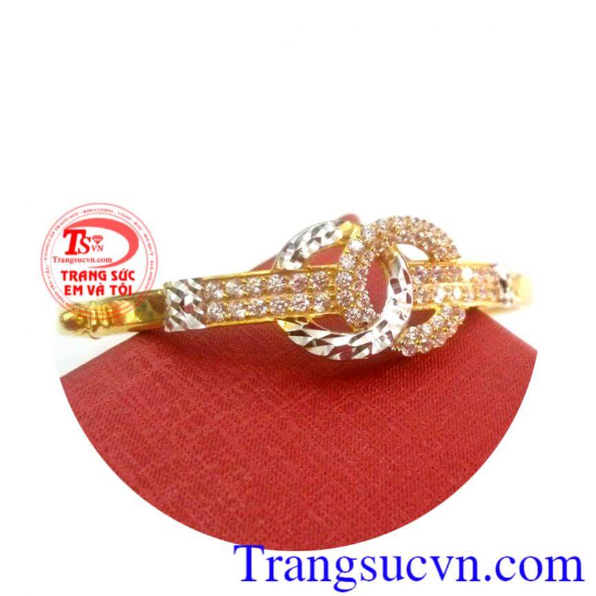 Vòng tay vàng đính đá