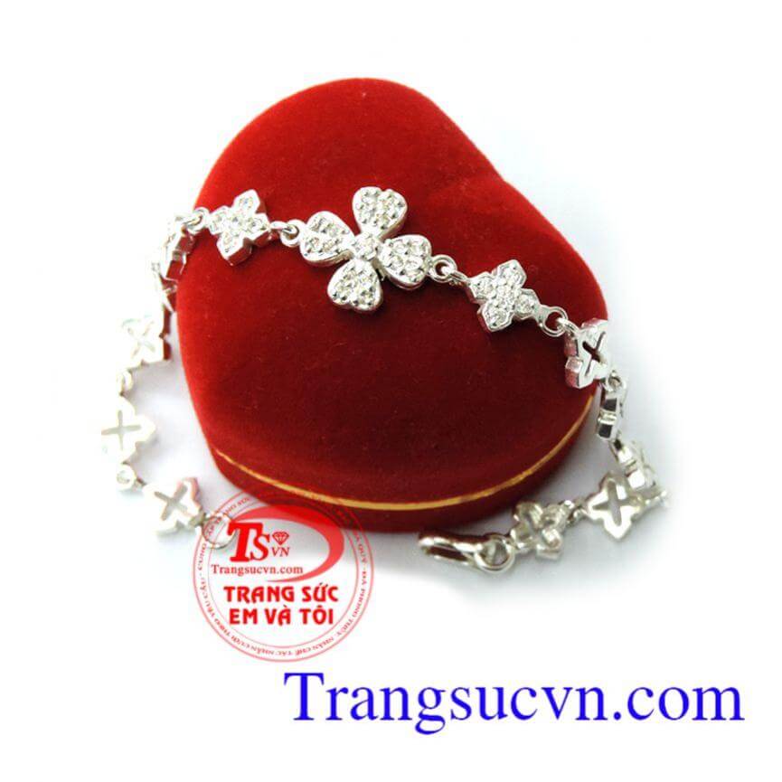 Lắc bạc cánh hoa xinh cho các bạn nữ