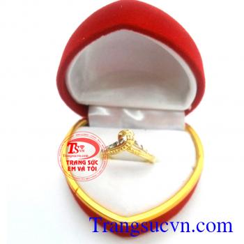 Nhẫn vàng nút tình yêu