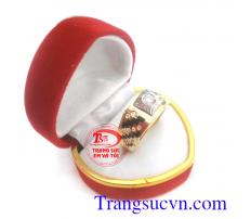 Nhẫn nam thiết kế đơn giản mà sang trọng, bán nhẫn nam 10k, nhẫn nam vàng tây thiết kế theo yêu cầu, nhẫn nam vàng tây độc đáo, đẹp, hợp thời trang, sang trọng. Bán nhẫn nam 10k giao hàng toàn quốc, bảo hành 6 tháng uy tín.