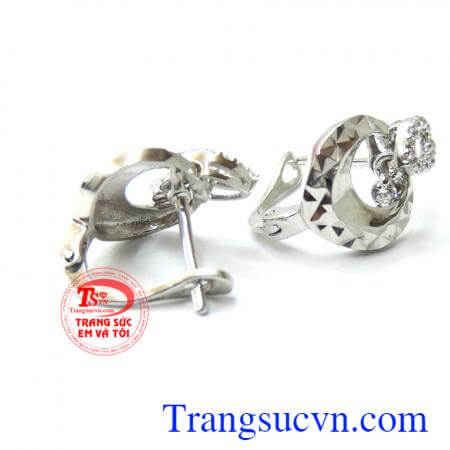 Hoa tai vàng trắng 18k, chất lượng đảm bảo, hoa tai đẹp, sang trọng, quý phái, kiểu dáng hợp thời trang, là món quà ý nghĩa tặng phái đẹp nhân dịp đặc biệt.