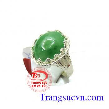 Nhẫn ngọc cẩm thạch sang trọng