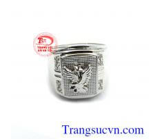 Nhẫn nam vàng trắng đại bàng tung cánh vàng tây 18k vàng đảm bảo chất lượng,nhẫn nam vàng 18k được khách hàng ưa chuộng với độ sáng bóng,bền đẹp cùng thời gian, nhẫn nam vàng tây món quà ý nghĩa cho người yêu thương