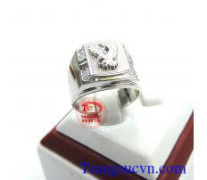 Nhẫn nam vàng trắng đại bàng tung cánh vàng tây 18k vàng đảm bảo chất lượng,nhẫn nam vàng 18k được khách hàng ưa chuộng với độ sáng bóng,bền đẹp cùng thời gian, nhẫn nam vàng tây món quà ý nghĩa cho người yêu thương