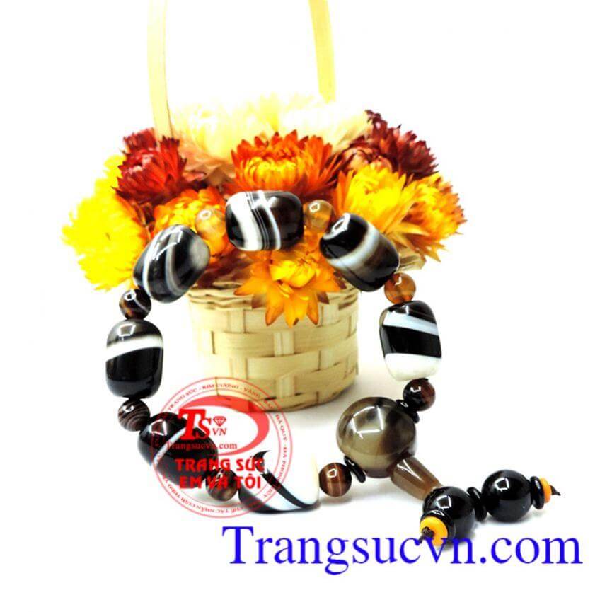 Chuỗi mã não hình nhân độc đáo