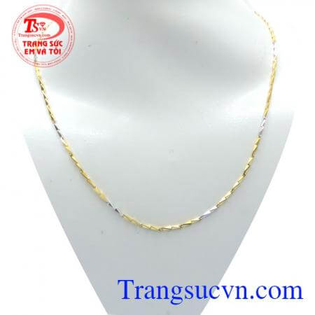 Dây chuyền dù có điểm đầu và điểm cuối nhưng luôn được móc nối với nhau vì thế nó được coi như một vòng tuần hoàn, biểu tượng cho tình yêu lâu bền. Dây chuyền vàng nữ cho yêu thương đong đầy