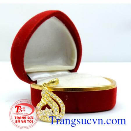 Mặt dây chuyền giọt tình là món quà tuyệt vời dành tặng người bạn yêu thương