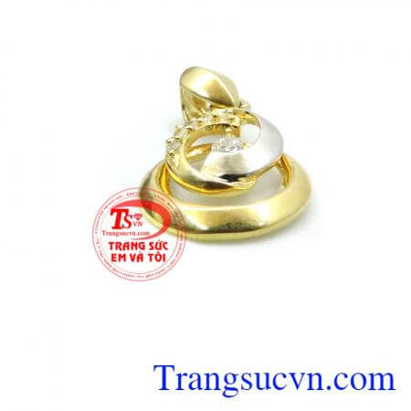 Chiếc mặt dây chuyền