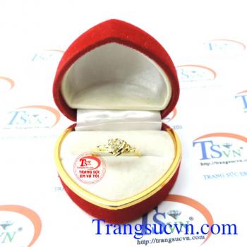 Nhẫn trái tin may mắn
