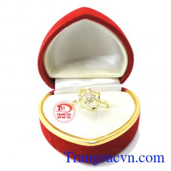 Nhẫn hoa vàng tình yêu