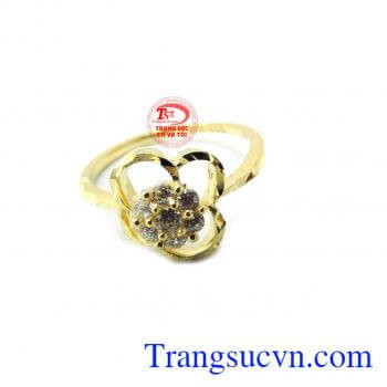 Nhẫn hoa vàng tình yêu