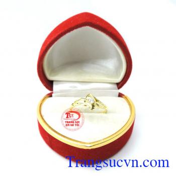 Nhẫn nữ vàng mặt đá