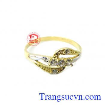 Nhẫn gắn đá vàng đẹp