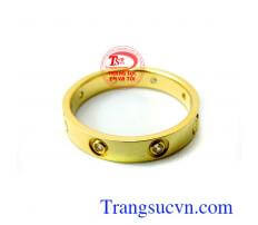 Nhẫn nam Cartier vàng được nhiều người trên thế giới ưa chuộng,nhẫn nam đẹp tinh tế dành cho nam,chất lượng vàng đảm bảo,nhẫn nam phù hợp đeo ngón giữa,ngón trỏ,ngón nhẫn,và út