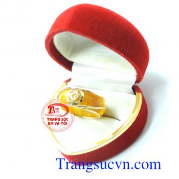 Nhẫn nữ su may mắn ngọc chế tác tinh tế mang đến những đường nét sáng,bóng bền đẹp cho chiếc nhẫn nữ đeo hợp thời trang,chất lượng vàng được đảm bảo uy tín. Khách hàng ưa chuộng sản phẩm nhẫn nữ vàng tây bền đẹp.