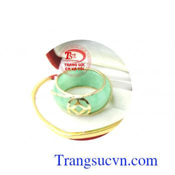 Nhẫn vàng đồng xu ngọc