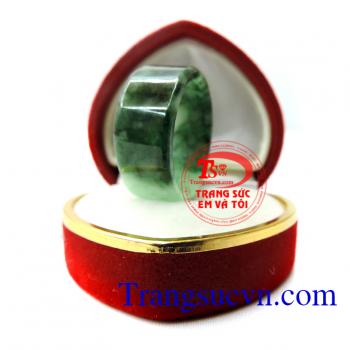 Nhẫn jadeite thuần khiết