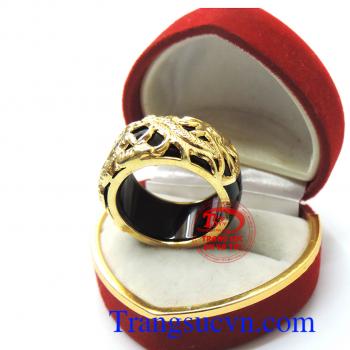 Nhẫn mã não rồng vàng