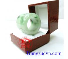Nhẫn ngọc cẩm thạch ngón cái đẹp