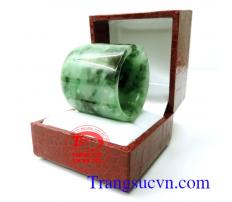 Nhẫn ngọc thiên nhiên ngón cái