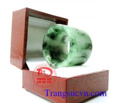 Nhẫn ngọc bảo vật quý
