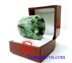Nhẫn ngọc bảo vật quý