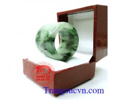 Nhẫn ngọc bảo vật quý
