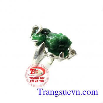 màu xanh ngọc của jadeite đem lại vẻ đẹp dịu dàng mà thuần khiết cho phái nữ, nhẫn bạc 92.5, kèm giấy kiểm định