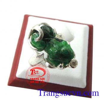 Nhẫn tỳ hưu ngọc cẩm thạch thích hợp làm quà tặng người thân yêu của bạn