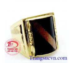 Nhẫn nam vàng 10k bền màu, Nhẫn nam vàng đính đá đen phong cách mạnh mẽ sang trọng cho nam giới, nhẫn nam vàng bền màu, cam kết 100% về chất lượng sản phẩm, bảo hành 6 tháng, thương hiệu trang sức uy tín trên toàn quốc.