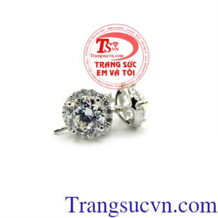 Hoa tai nữ chất lượng sự tinh tế cũng như sang trọng của vàng 18k đem lại cho khách hàng sự hài lòng, sản phẩm được bảo hành 12 tháng.
