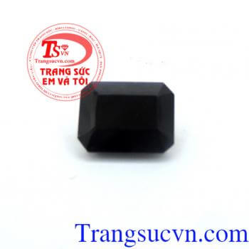 Sapphire đen thành công