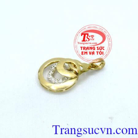 Mặt dây chuyền nữ vàng quý phái dễ kết hợp cùng nhiều kiểu dây chuyền vàng