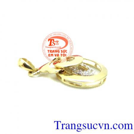 Mặt trái tim lồng trái tim, mặt dây chuyền vàng tây đẹp, mặt dây chuyền lồng trái tim thiết kế độc đáo, biểu tượng của tình yêu nằm trong một vòng tròn vĩnh cửu, không có điểm đầu, cũng không có điểm kết thúc, là hy vọng cho tình yêu bền vững mãi mãi theo