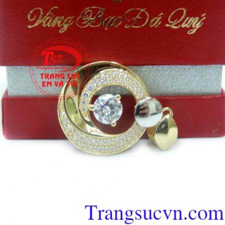 Sản phẩm mặt dây chuyền vàng được thiết kế và chế tác trên máy 3D đảm bảo tinh xảo khách hàng ưa chuộng nhiều năm