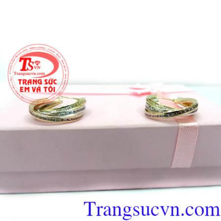 Hoa tai 3 màu quý phái thương hiệu trang sức Em và Tôi đảm bảo chất lượng, uy tín lâu năm.