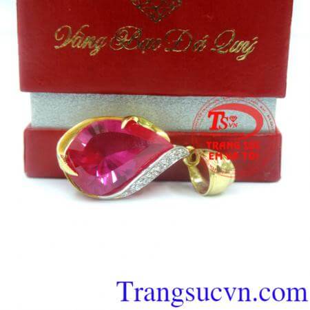 Sản phẩm mặt dây chuyền vàng được thiết kế và chế tác trên máy 3D đảm bảo tinh xảo khách hàng ưa chuộng nhiều năm