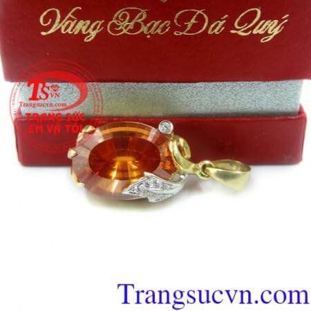 Sản phẩm thiết kế tinh tế và sang trọng. Mặt dây nữ Mệnh Kim