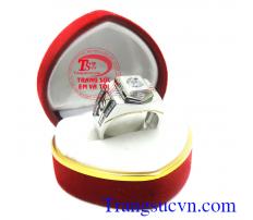 Nhẫn vàng trắng nam 2016, nhẫn nam thời trang, nhẫn nam xu hướng hót nhất 2016, nhẫn vàng 10k sáng bền màu, bảo hành 6 tháng. Nhẫn nam vàng trắng tinh xảo, nhẫn nam vàng 10k đẹp, nhẫn nam vàng trắng sáng, bền màu, sang trọng.