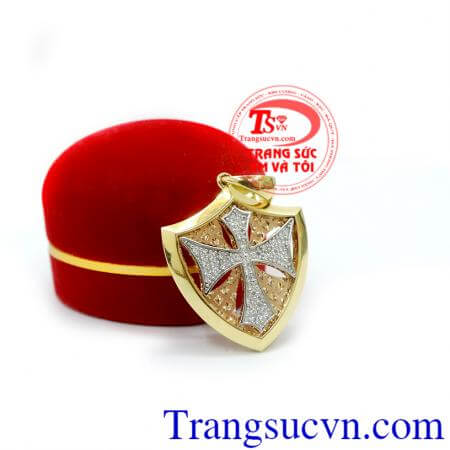 Mặt khiên thánh giá khảm đá, mặt dây vàng 18k, thiết kế đẹp, chất lượng đảm bảo, là sản phẩm uy tín, chất lượng được nhiều khách hàng ưa chuộng.