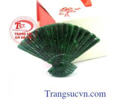 Quạt ngọc xua tan bệnh tật
