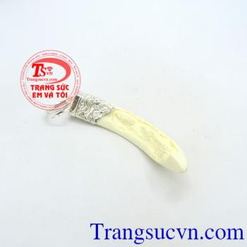 Nanh bạc khắc quan âm