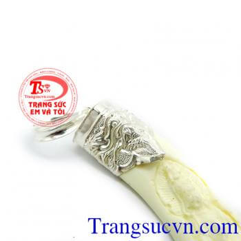 Nanh bạc khắc quan âm