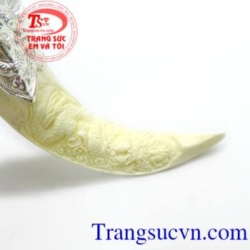 Nanh bạc khắc rồng
