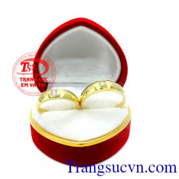 Cặp nhẫn cưới vàng tây kim cương