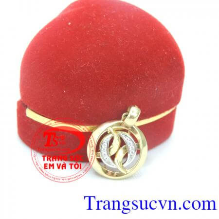Mặt dây sang trọng và tinh tế. Mặt dây vàng tây nữ tính