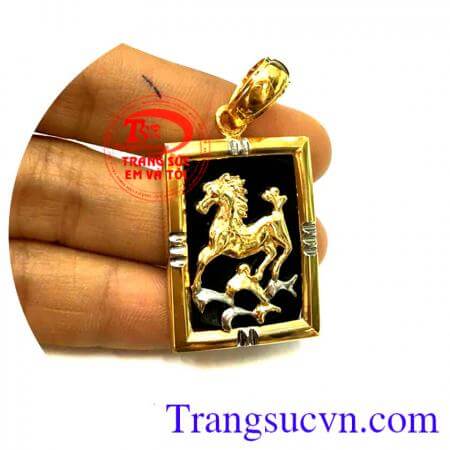 Mặt dây chuyên nam vàng tây đá đen tinh tế, hợp thời trang, đeo cùng dây chuyền vàng, Mặt vàng cho nam đảm bảo chất lượng.