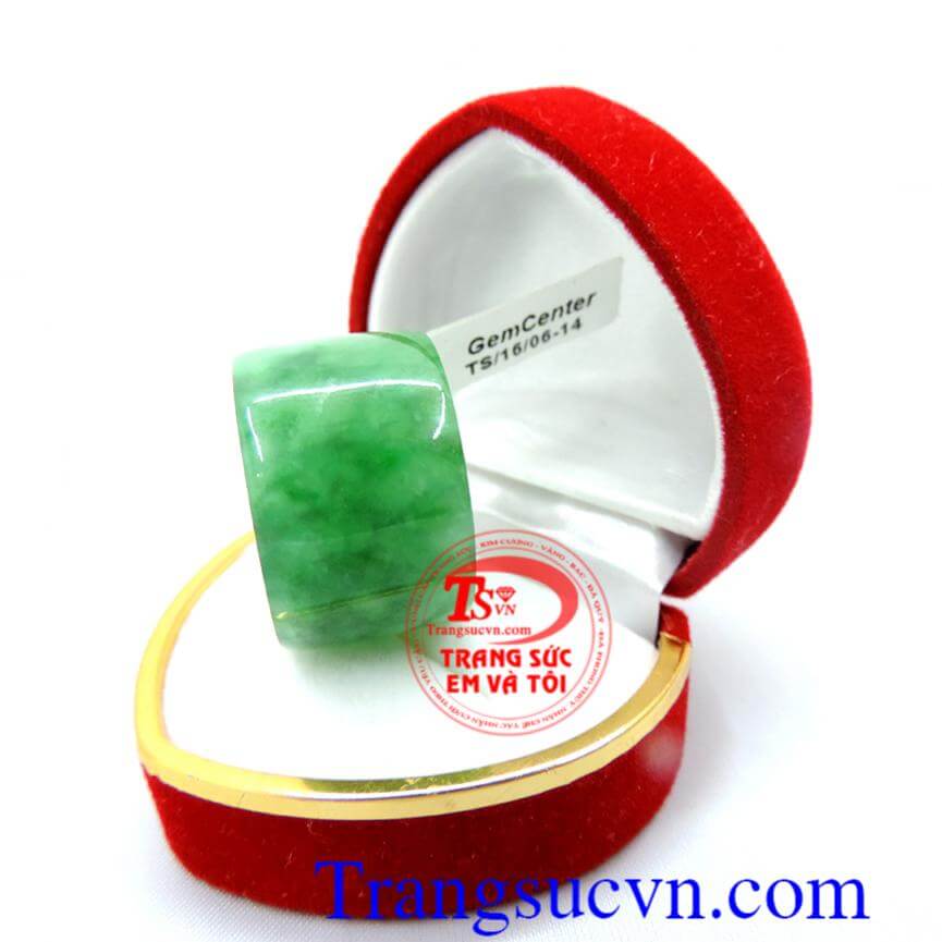 Nhẫn ngọc cẩm thạch vượng khí
