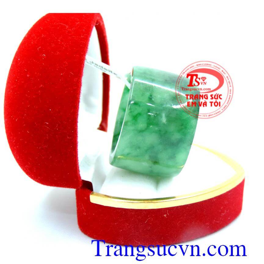 Nhẫn ngọc phỉ thúy tự nhiên đẹp